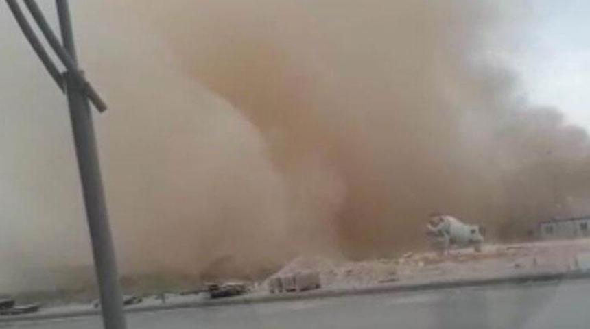 Toz bulutu oluştu! G&ouml;z g&ouml;z&uuml; g&ouml;rmedi