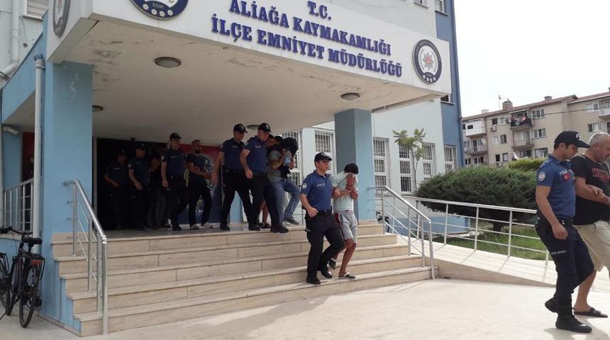 G&ouml;&ccedil;men ka&ccedil;ak&ccedil;ılığı operasyonunda 41 kişi tutuklandı