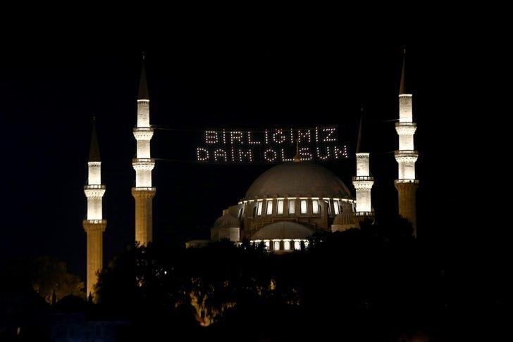 15 Temmuz için mahyalar ışıklandırıldı G1