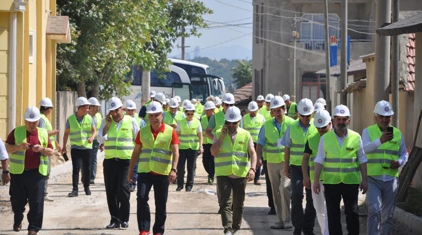 &Ccedil;anakkale&rsquo;nin yolları betondan d&ouml;k&uuml;l&uuml;yor