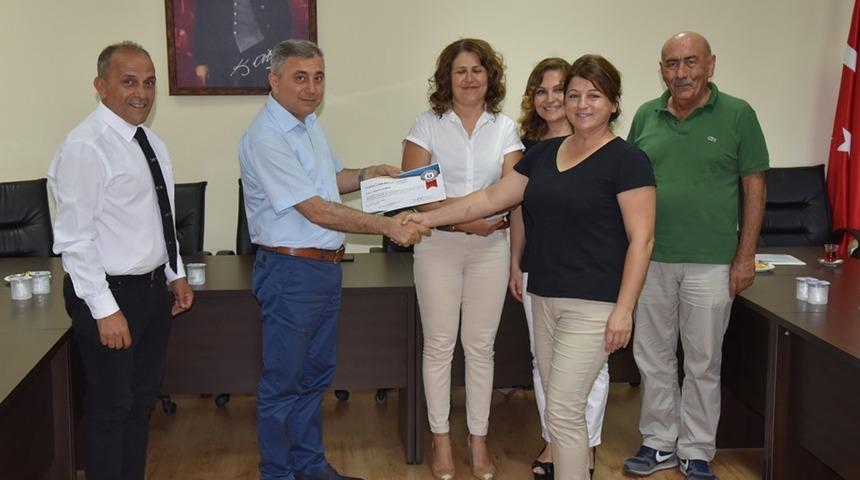 Didim’de dil kursuna katılanlar belgelerini aldı