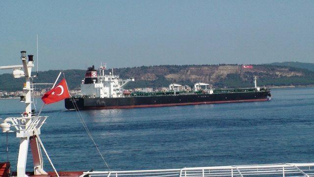 300 metrelik dev tanker Çanakkale Boğazı’nı kapattı