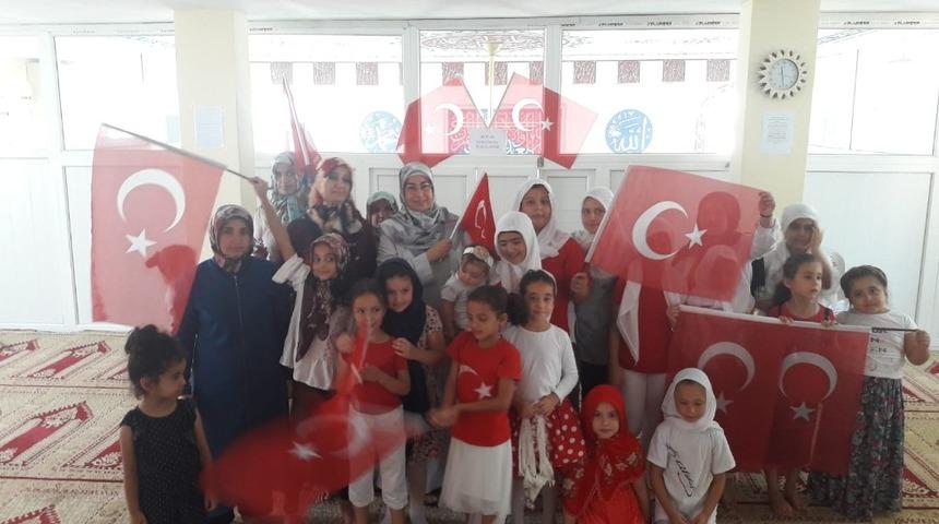 Kur&rsquo;an kursu &ouml;ğrencileri 15 Temmuz&rsquo;u andı