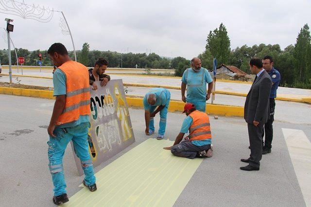 Dumlupınar’da yeni yaya geçitleri çizildi