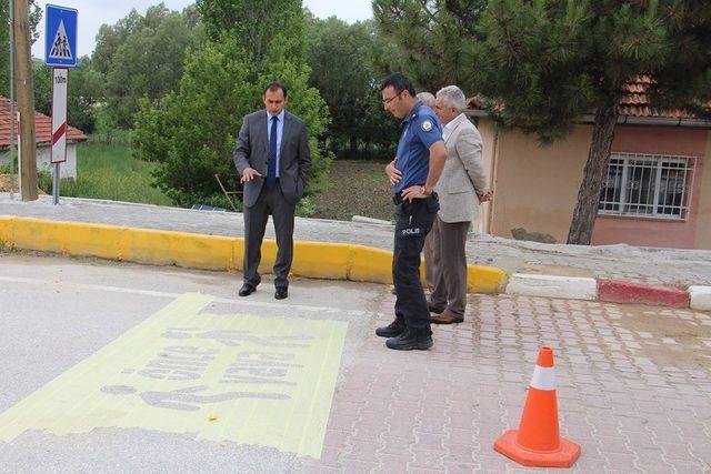 Dumlupınar’da yeni yaya geçitleri çizildi