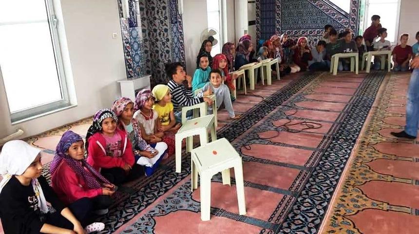 Hisarcık&rsquo;ta Yaz Kur&rsquo;an Kursu &ouml;ğrencileri 15 Temmuz şehitleri i&ccedil;in mevlit okudu