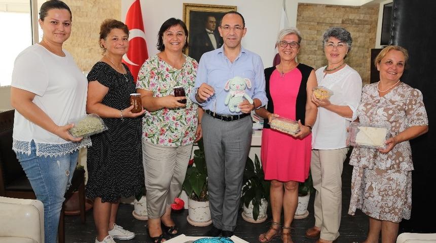 Urlalı kadınlardan &rsquo;damla sakızı&rsquo; atağı