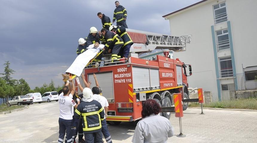 İtfaiye M&uuml;d&uuml;rl&uuml;ğ&uuml;&rsquo;nden hasta tahliyesi tatbikatı