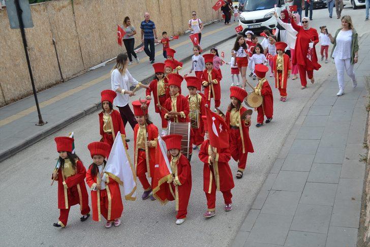 Anaokulu öğrencileri 15 Temmuz şehitleri için yürüdü G1