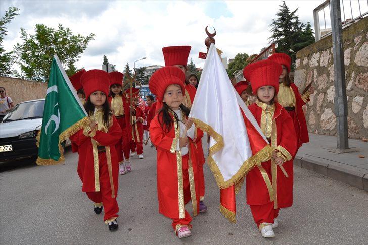 Anaokulu öğrencileri 15 Temmuz şehitleri için yürüdü G2