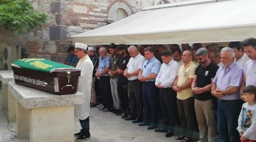 Cemal &ouml;ğretmenin &ouml;l&uuml;m&uuml; eğitim camiasını &uuml;zd&uuml;