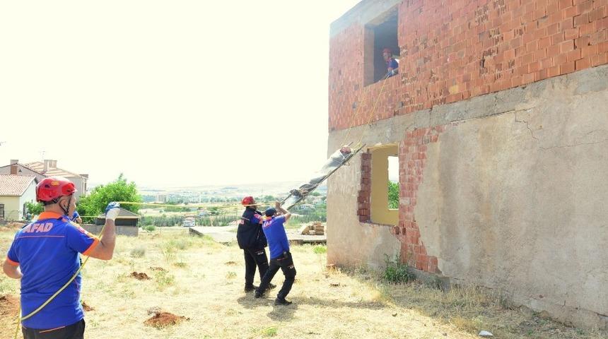 AFAD, Kırşehir&rsquo;de deprem ve ikincil saha tatbikatı yaptı