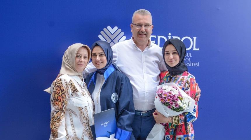 &Ouml;zkan ailesinin gurur g&uuml;n&uuml;