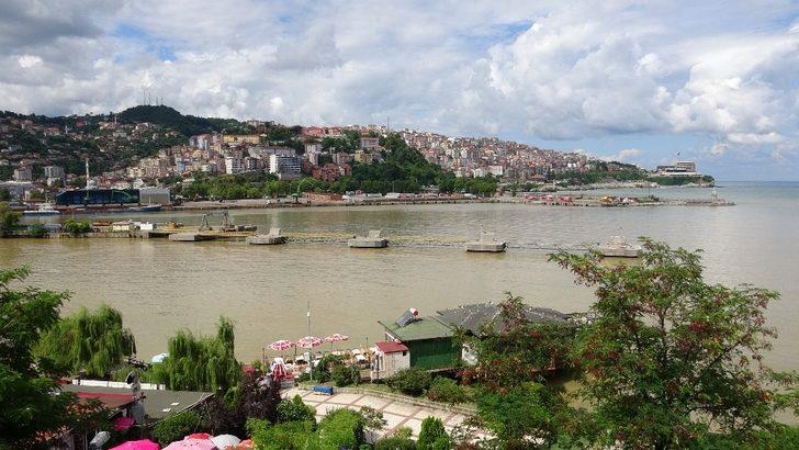 Zonguldak’ta deniz yağmurun ardından çamur rengine boyandı G1