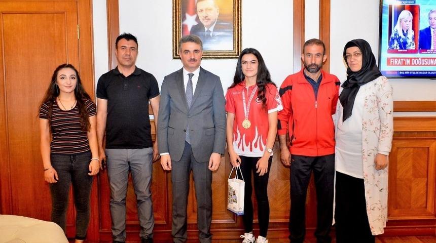 Türkiye Boks Şampiyonu Hatice Akbaş Malatya‘nın gurur oldu