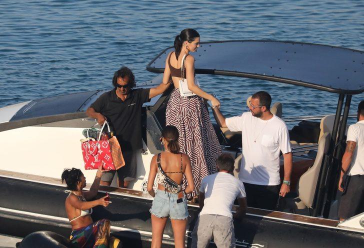  Kendall Jenner'ın Mikonos tarzı G2