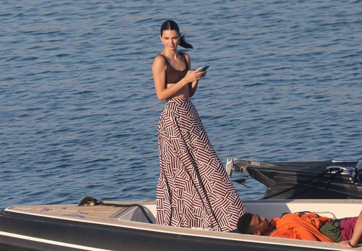  Kendall Jenner'ın Mikonos tarzı G3