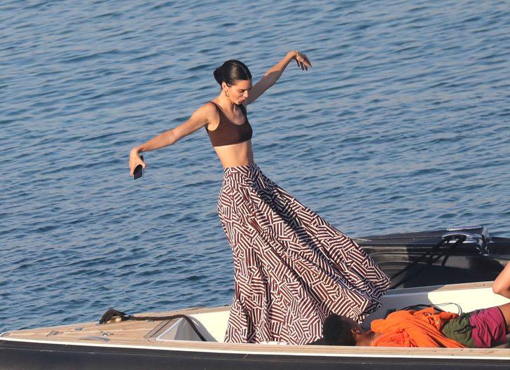  Kendall Jenner'ın Mikonos tarzı G4