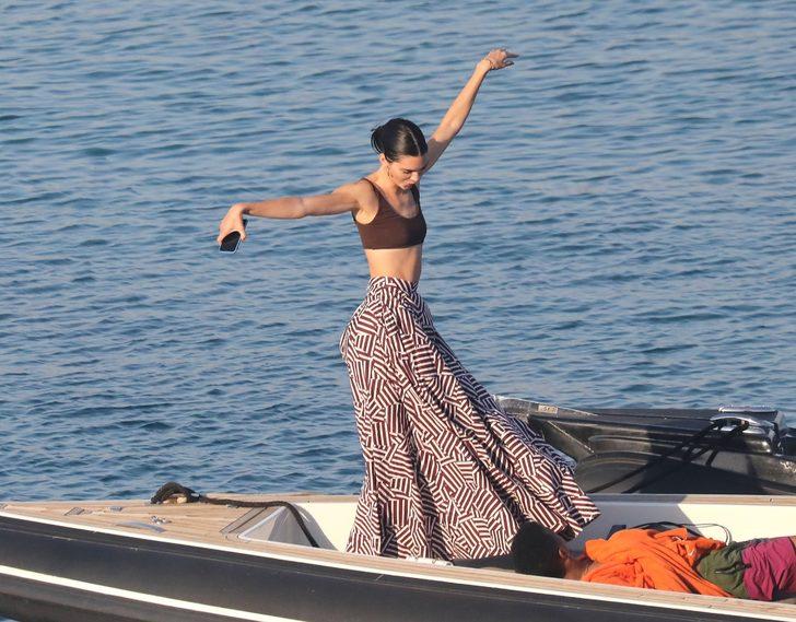  Kendall Jenner'ın Mikonos tarzı G5