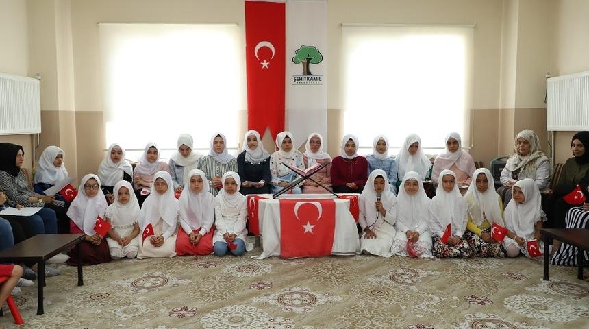 Şehitkamilli &ccedil;ocuklar 15 Temmuz şehitlerini andı