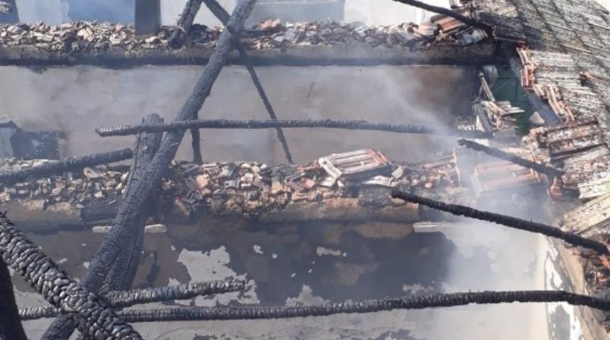 Altın&ouml;z&uuml;&rsquo;nde korkutan ev yangını