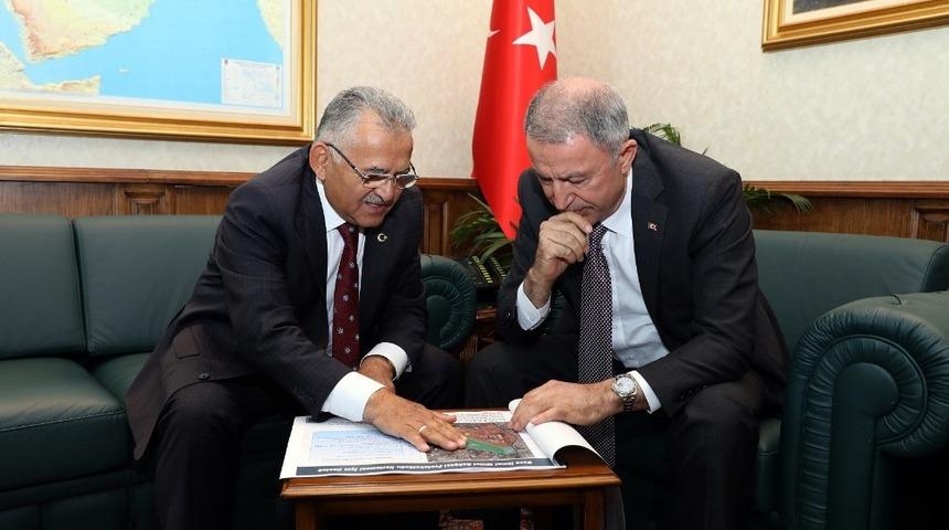 Başkan B&uuml;y&uuml;kkılı&ccedil;, Ankara&rsquo;da Milli Savunma Bakanı Akar ve Ulaştırma Alt Yapı Bakanı Turhan ile g&ouml;r&uuml;şt&uuml;