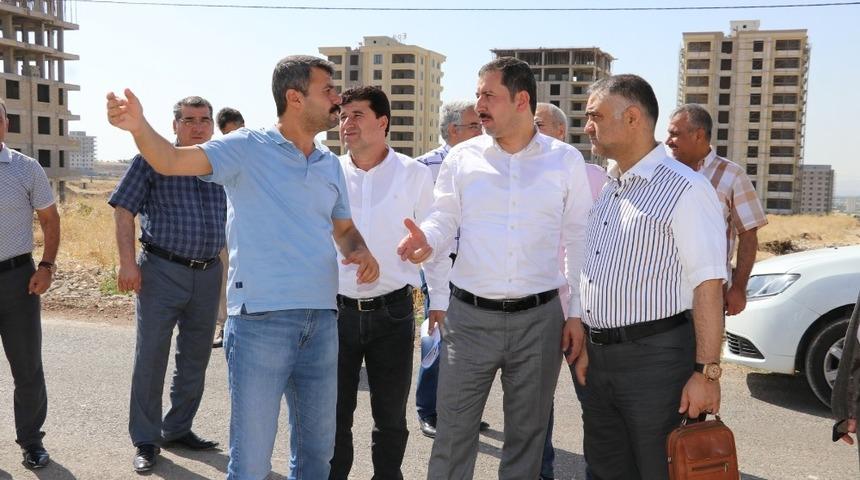 Baydilli il&ccedil;edeki yolları inceledi