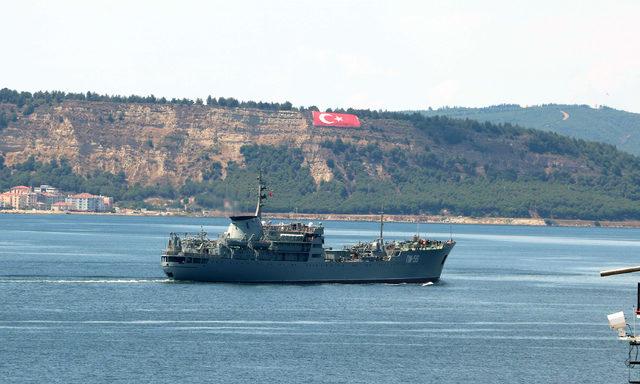 Rus savaş gemisi Çanakkale Boğazı'ndan geçti