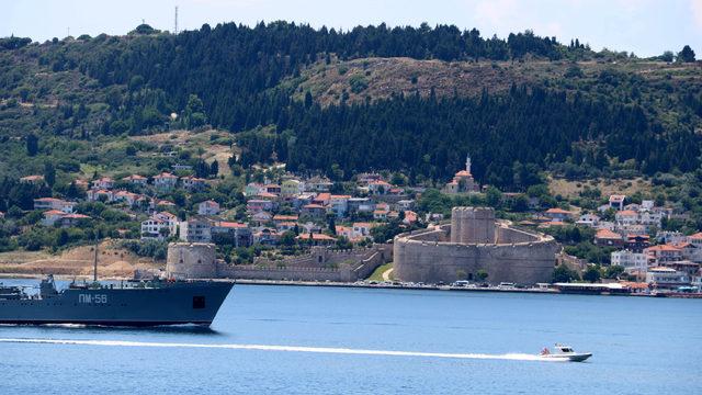 Rus savaş gemisi Çanakkale Boğazı'ndan geçti