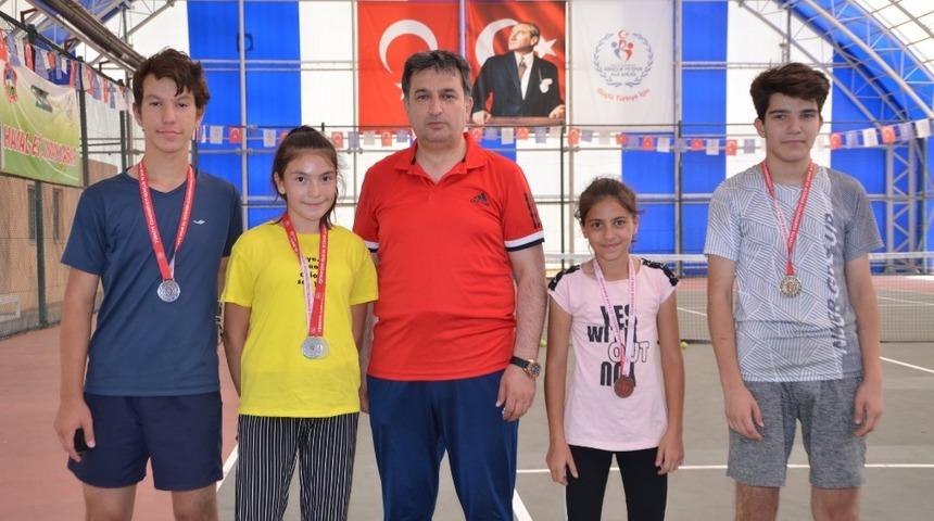 15 Temmuz Demokrasi ve Milli Birliği G&uuml;n&uuml; Tenis Turnuvası Tamamlandı