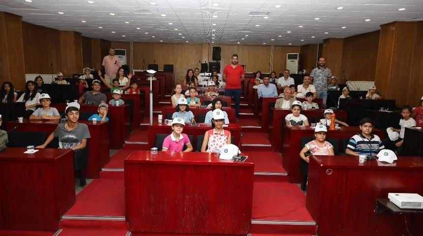 &Ccedil;ocuklardan Başkan Mızraklı&rsquo;ya ziyaret