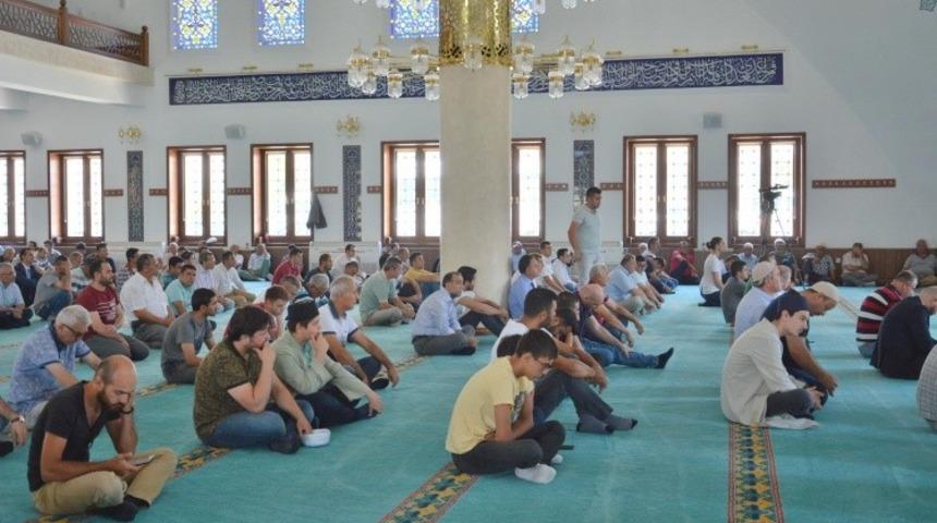 15 Temmuz i&ccedil;in İlahiyat Camii&rsquo;nde mevlit