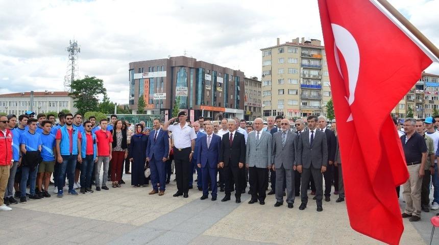 Hain darbe girişiminin yıl d&ouml;n&uuml;m&uuml; fotoğraflarla halka anlatılıyor