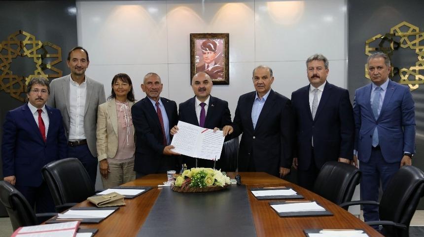 Valilikte İki Protokol Birden İmzalandı