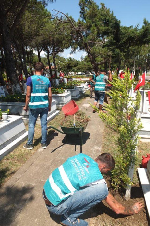 Şehitliğin bakımı hükümlüler tarafından yapılıyor