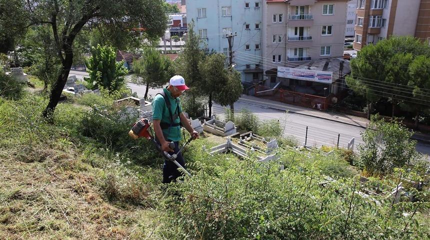 Mezarlıklarda temizlik &ccedil;alışması