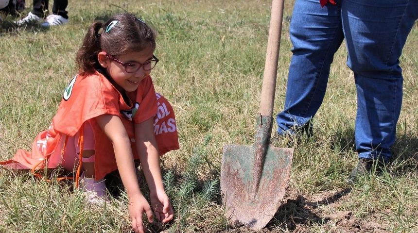 Her 15 Temmuz şehidi i&ccedil;in 1 fidan dikildi