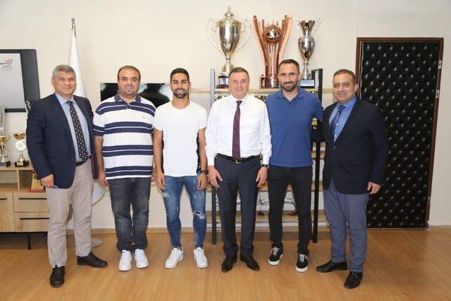 Caner H&uuml;seyin Bağ, Hatayspor ile s&ouml;zleşme yeniledi 1