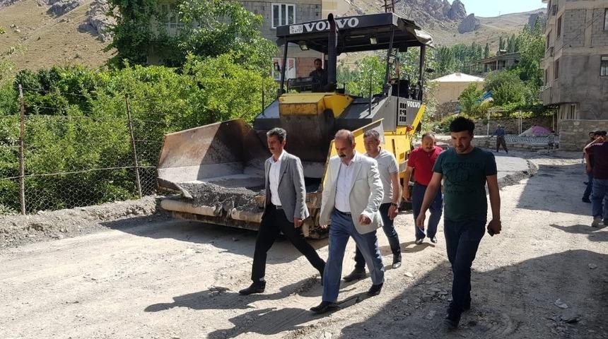 Hakkari Belediyesinden yol yapım &ccedil;alışması