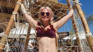 Seçkin Piriler'den bikinili tatil pozları