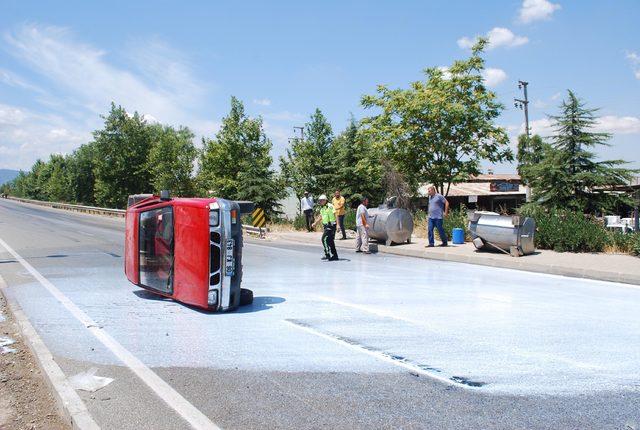 Yaklaşık 2 ton süt yola döküldü