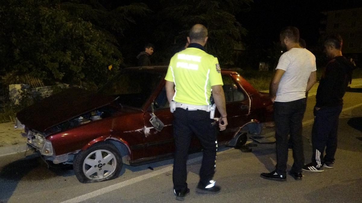 Isparta&rsquo;da ilgin&ccedil; kaza: otomobil var, s&uuml;r&uuml;c&uuml;s&uuml; yok