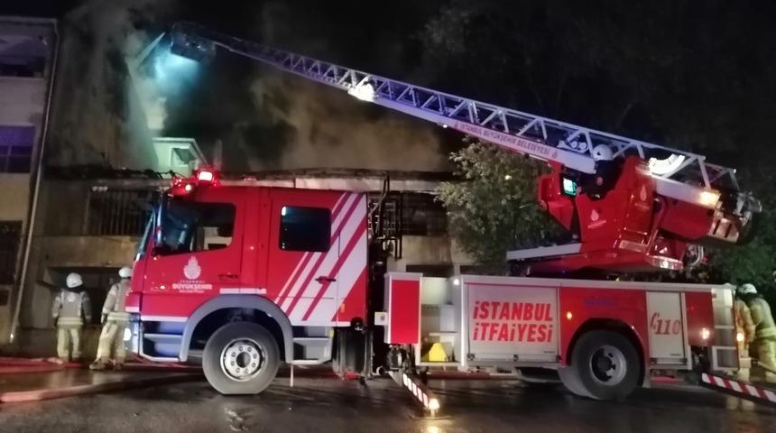 İstanbul'da korkutan yangın! Gören sokağa fırladı