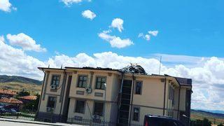 Fırtına, kaymakamlık binasının çatısını uçurdu