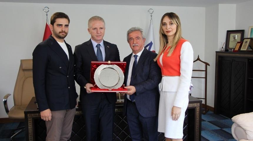 Vali G&uuml;l&rsquo;den NCR International Hospital&rsquo;a ziyaret