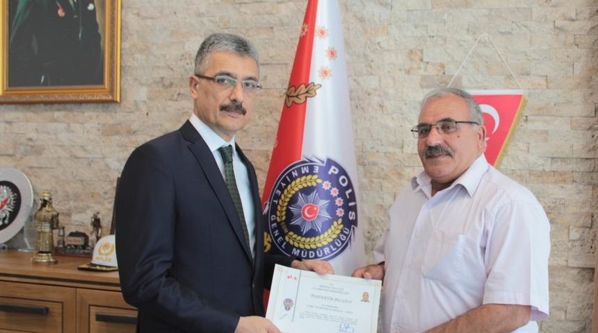 32 yıllık bek&ccedil;i emekli oldu