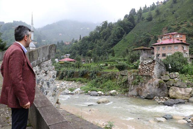 Rize’de kendiliğinden çöken köprünün yapımına başlandı