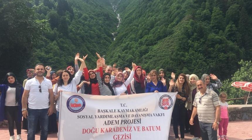 Başkaleli kadınlar Karadeniz ve Batum’u gezdi