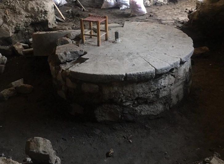 Tarihi evden asırlık değirmen taşı çıktı G2