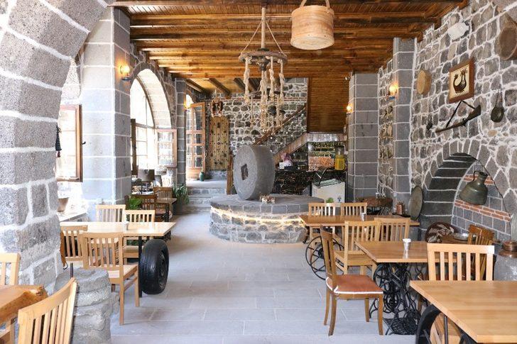 Tarihi evden asırlık değirmen taşı çıktı G3